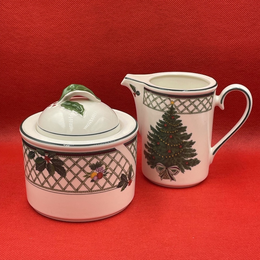 🌲Mikasa Heritage Christmas Story Sugar Bowl and Creamer # CABO8